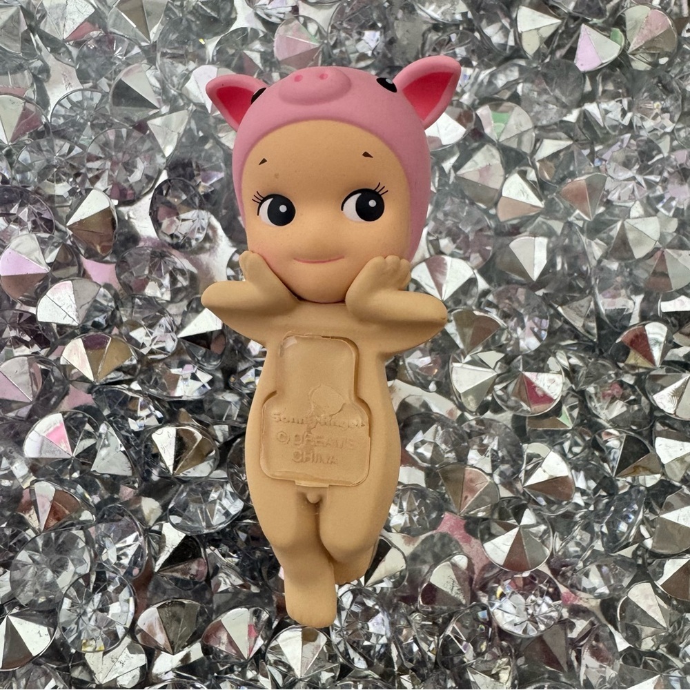 Sonny angel hipper pig piglet Adorable Pink Piglet stick on belly.
